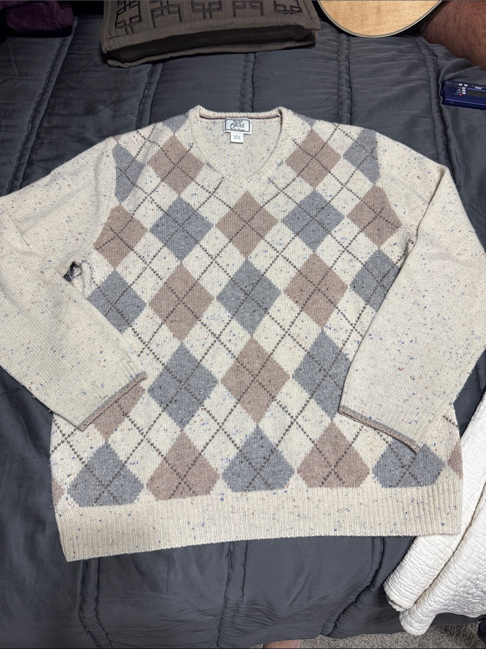 Jos. A. Bank Men’s V-Neck Argyle Sweater in Cream, Gray & Tan